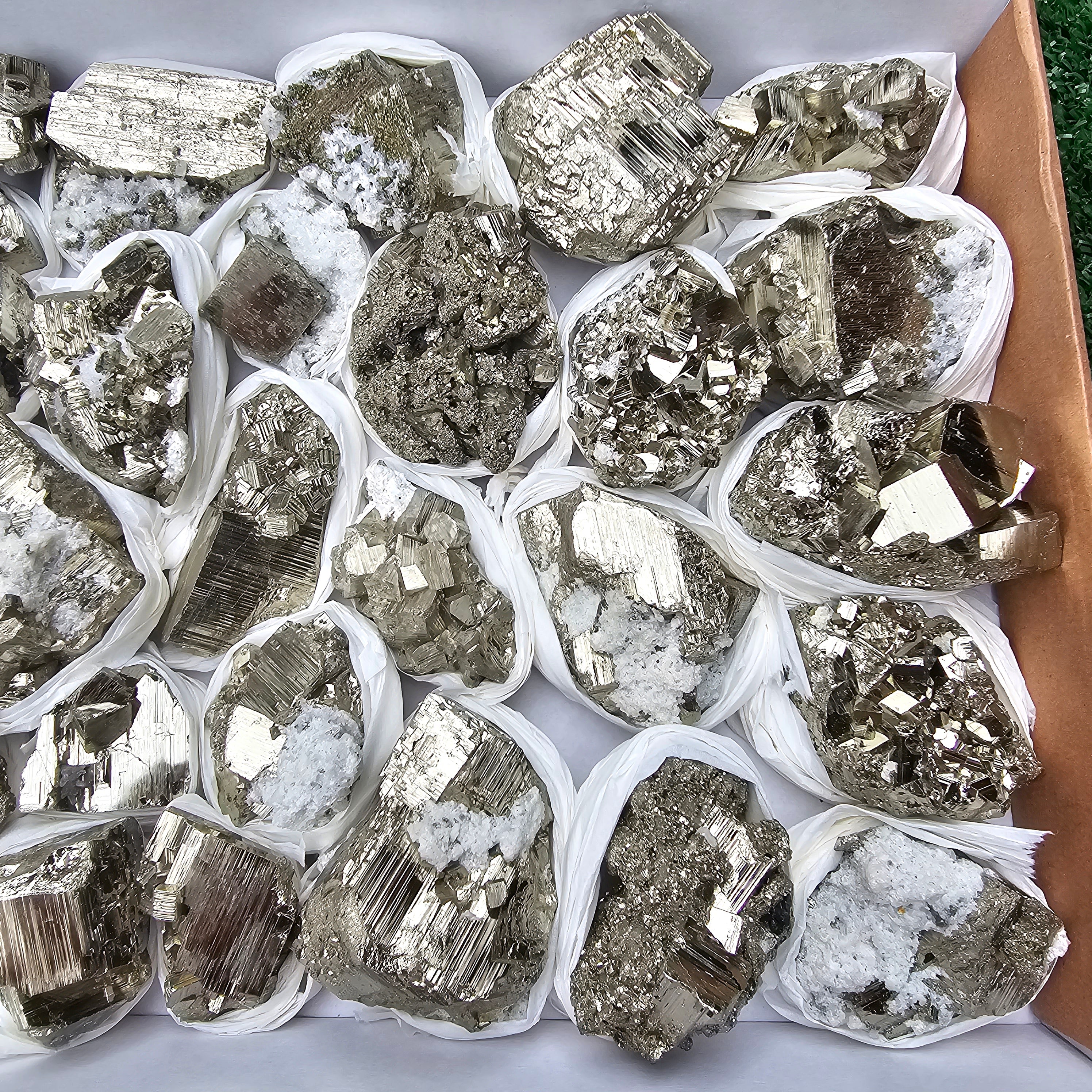 30 pc pyrite Cubic box