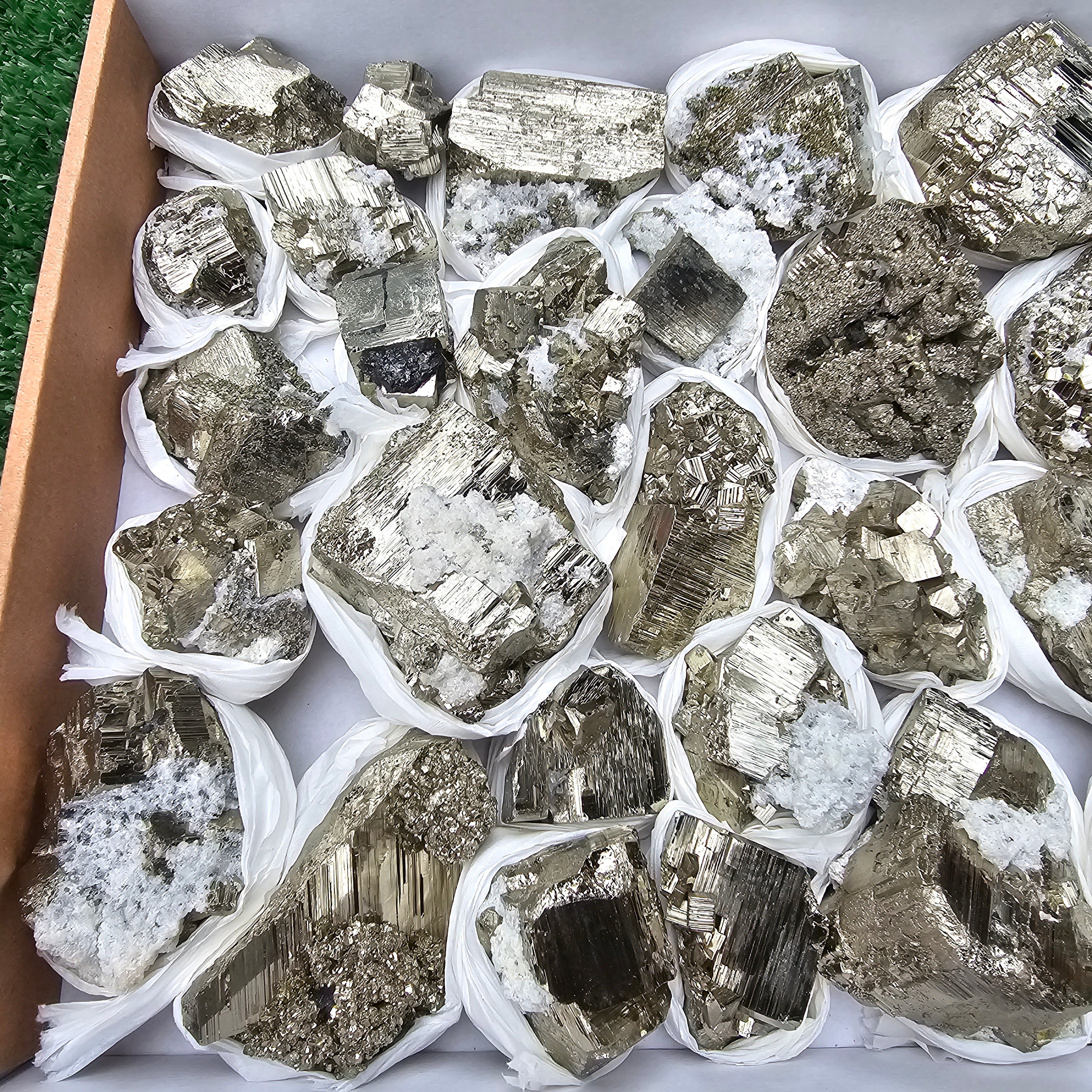 30 pc pyrite Cubic box