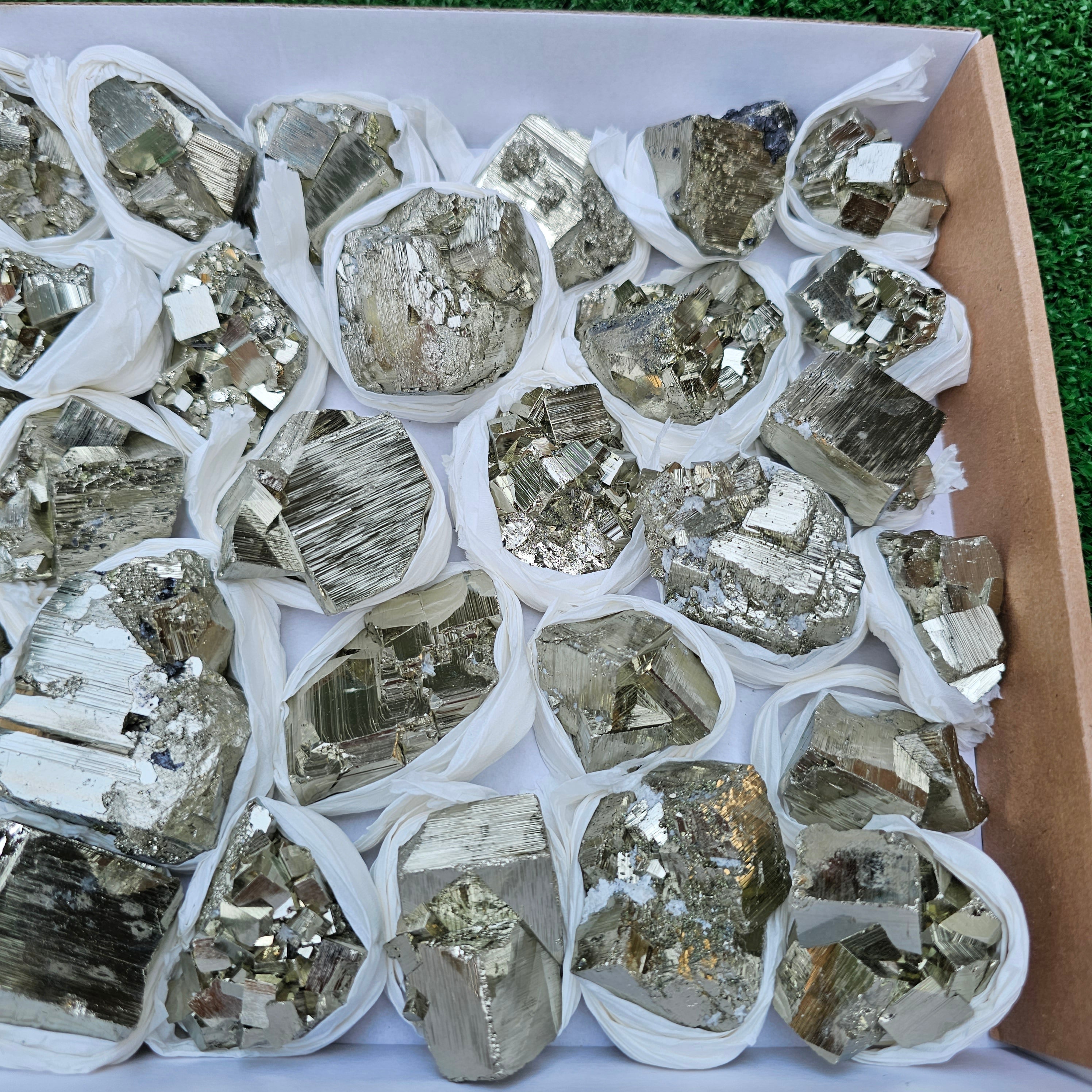32 pc Box Pyrite Cubic