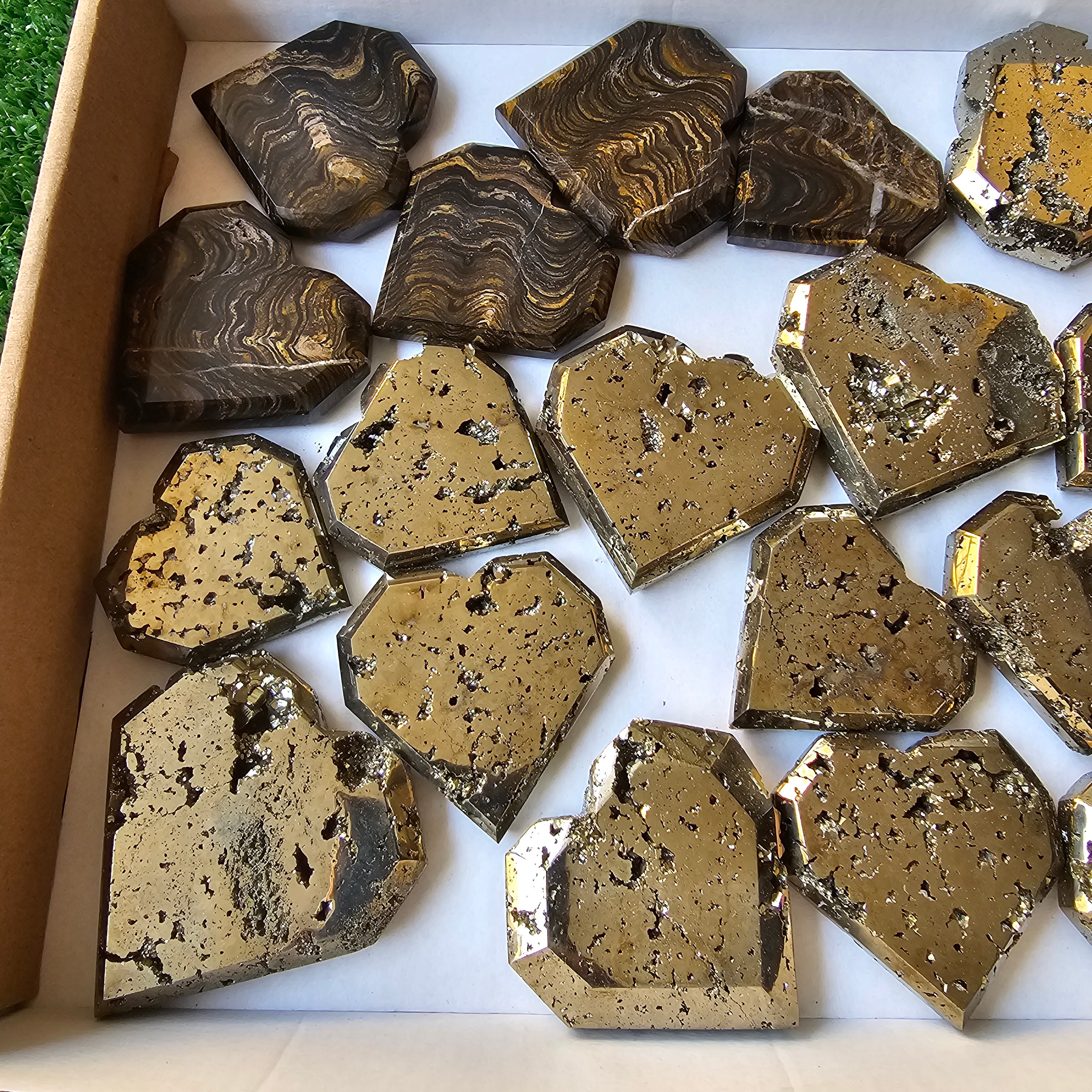 Lot 22 pcs pyrite/stramatolite hearts 3D