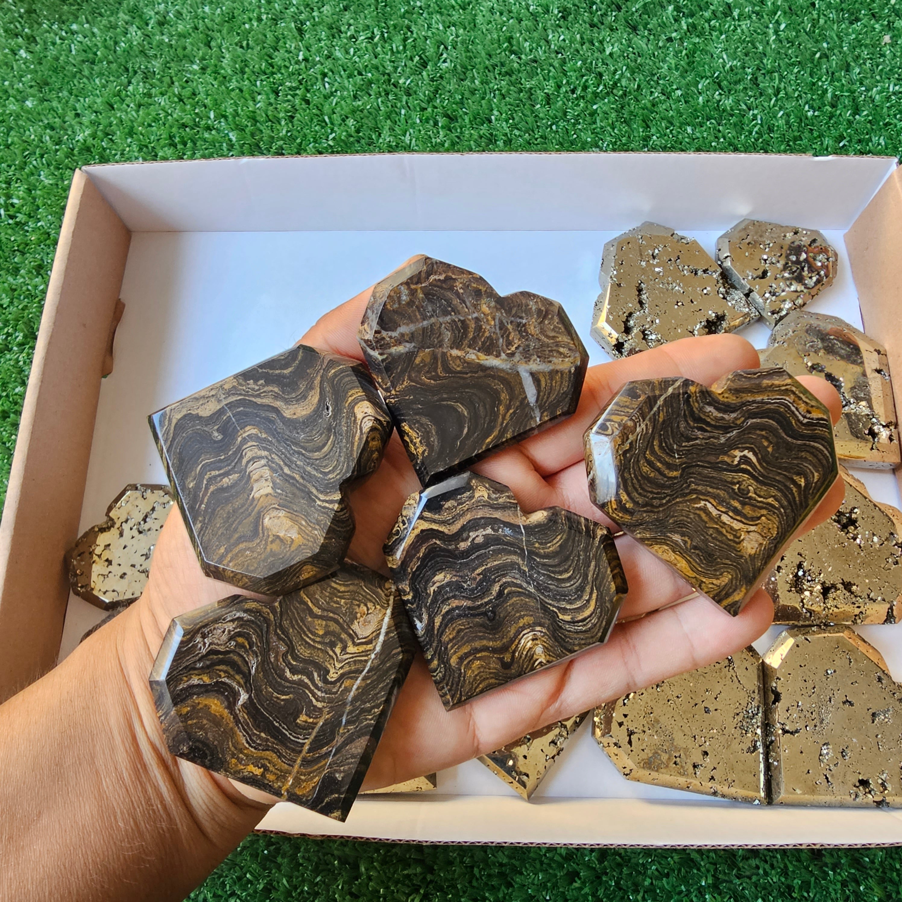 Lot 22 pcs pyrite/stramatolite hearts 3D