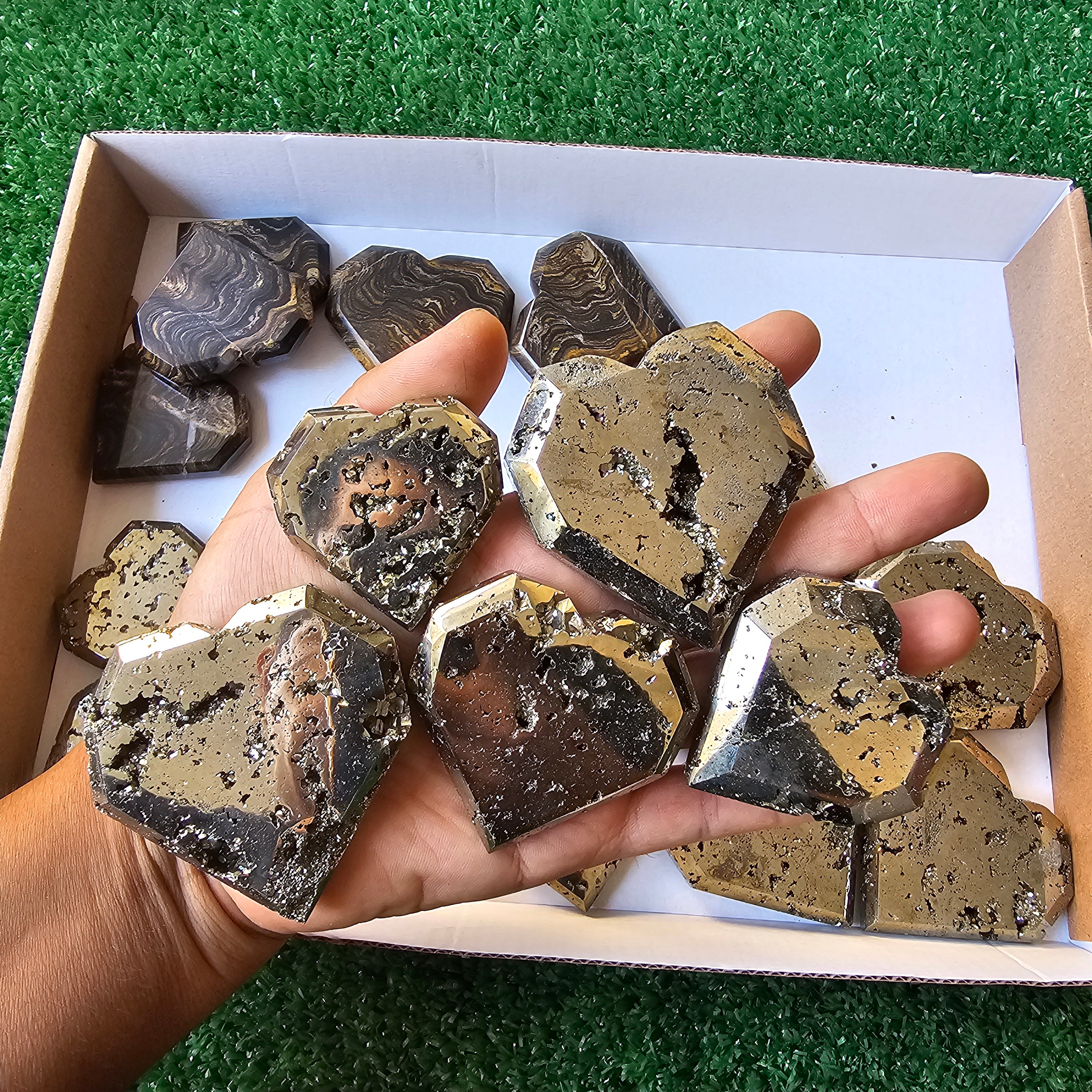 Lot 22 pcs pyrite/stramatolite hearts 3D