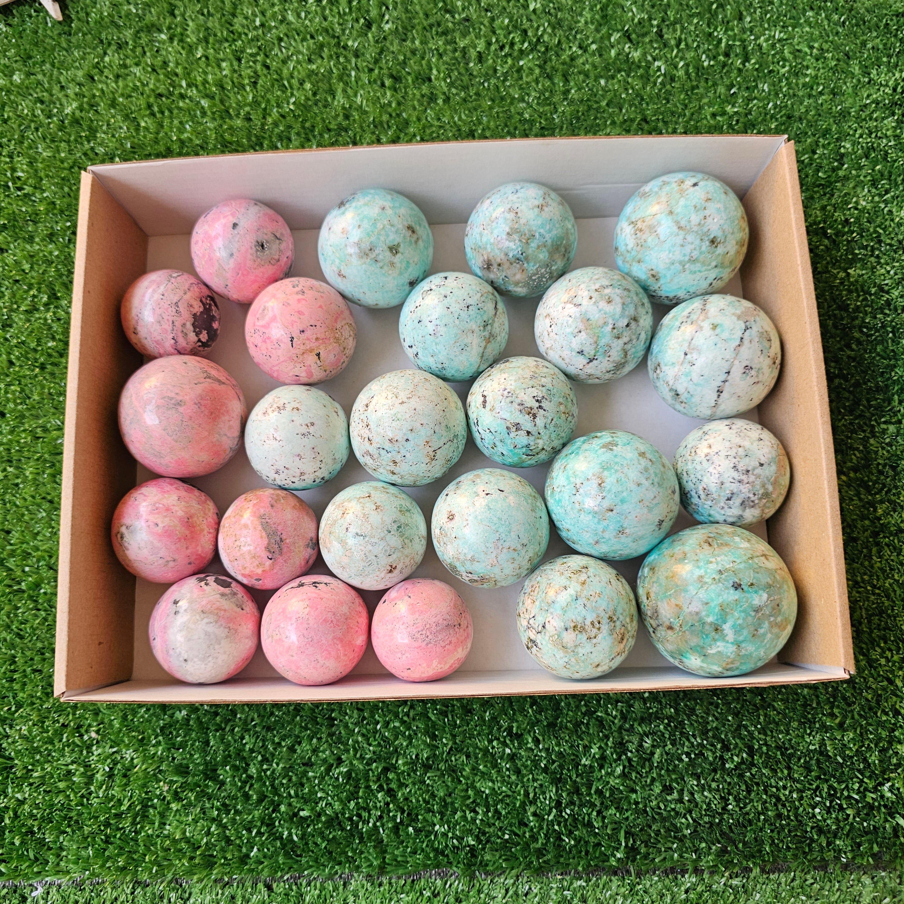 Lot 22 pcs Rhodonite and chrysoprase spheres