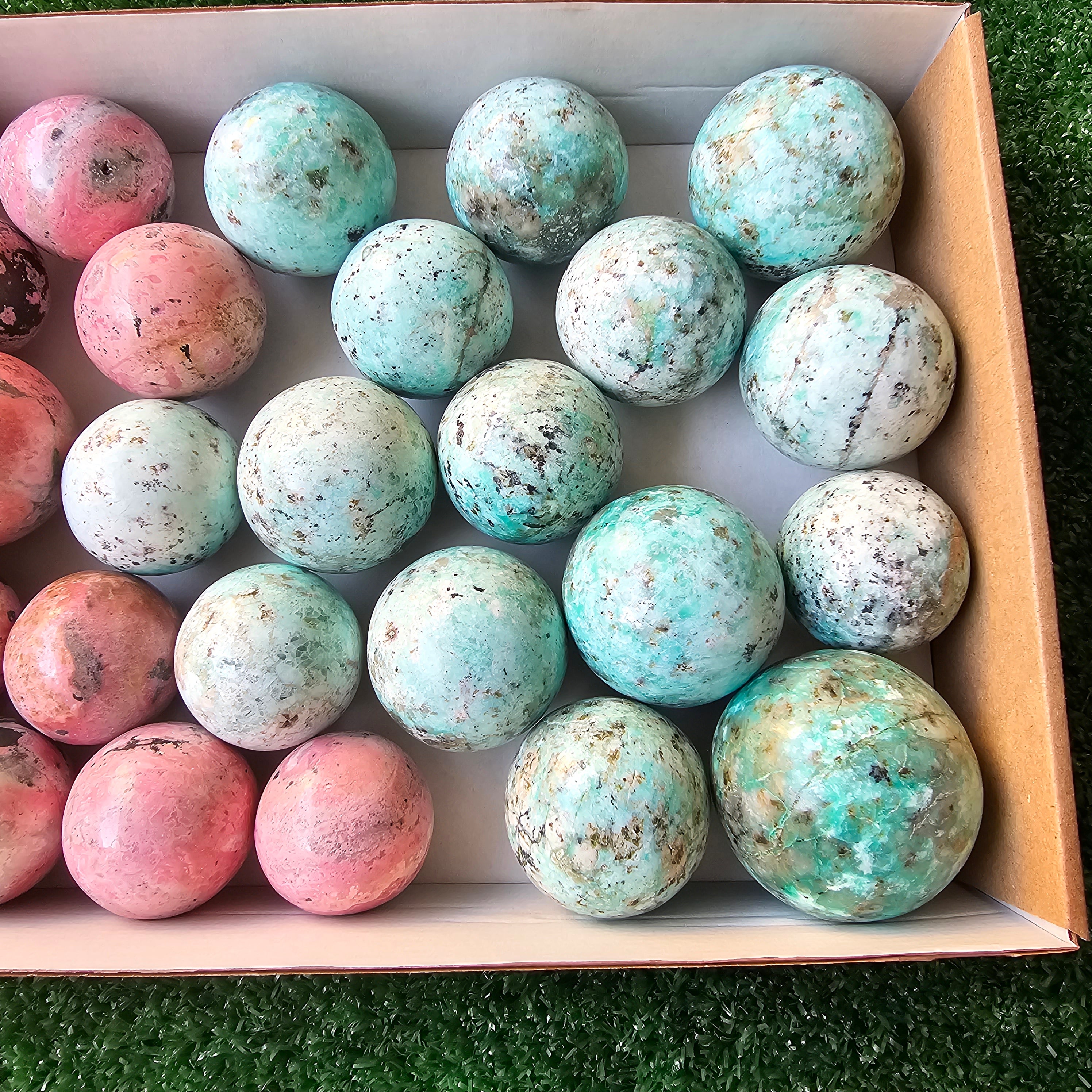 Lot 22 pcs Rhodonite and chrysoprase spheres
