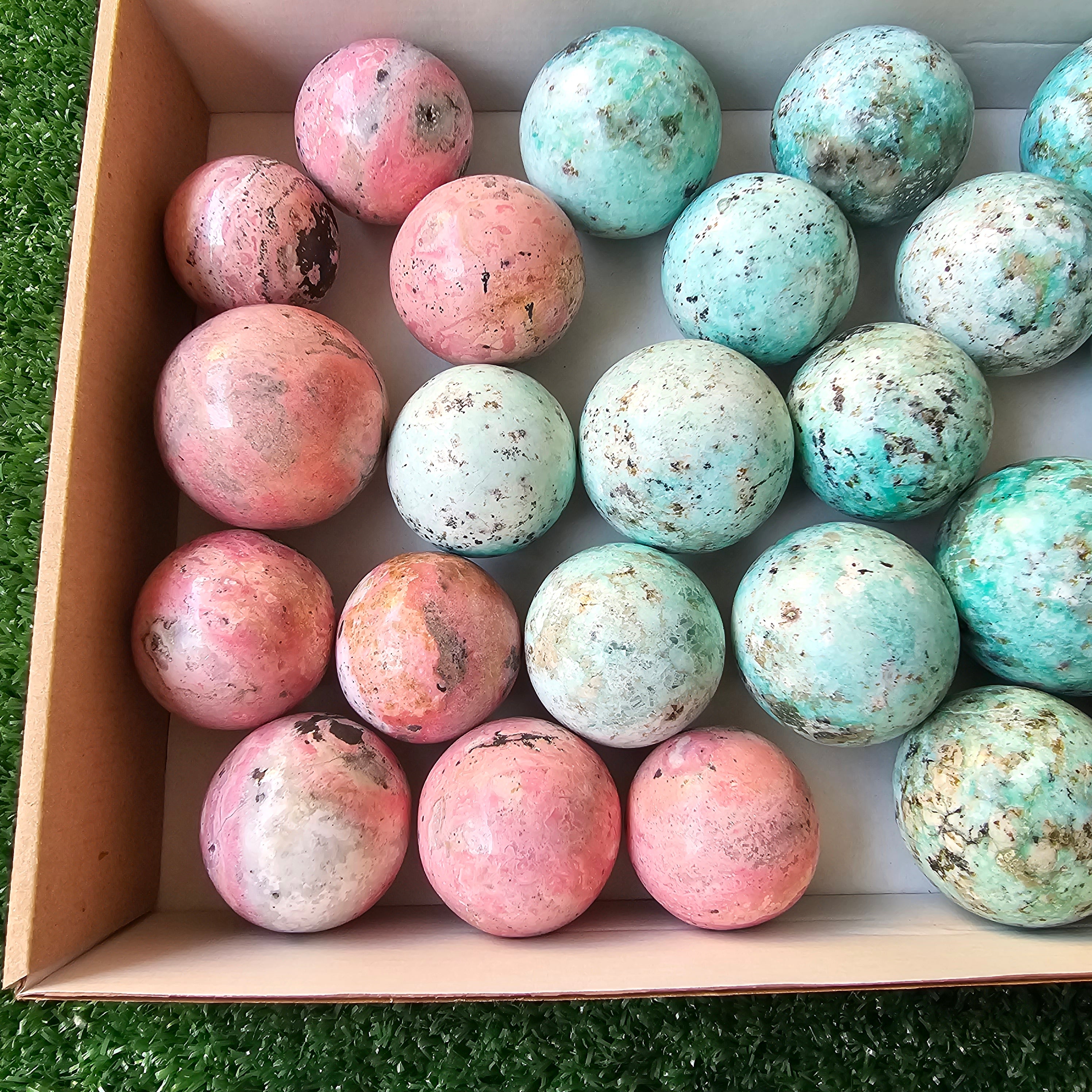 Lot 22 pcs Rhodonite and chrysoprase spheres