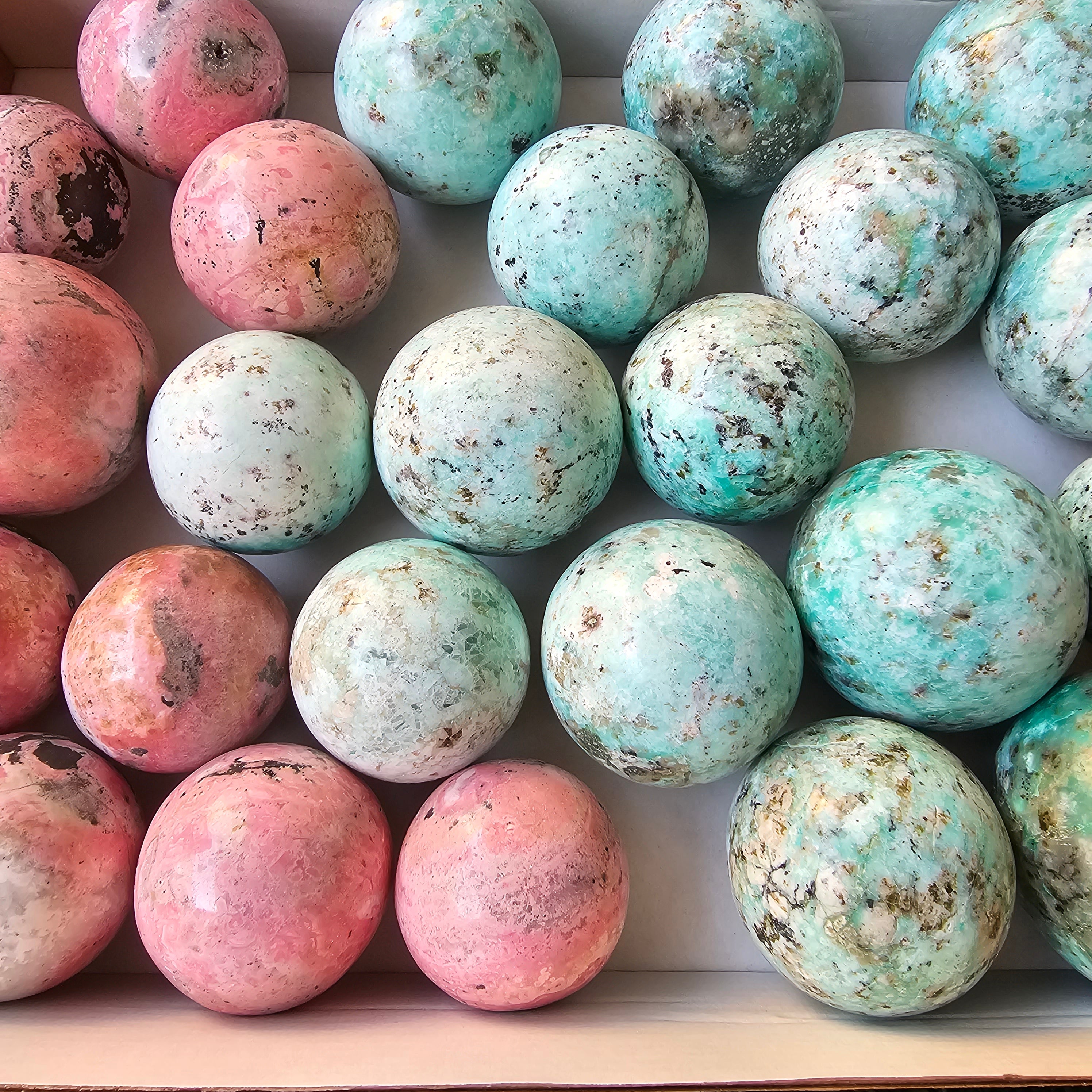 Lot 22 pcs Rhodonite and chrysoprase spheres