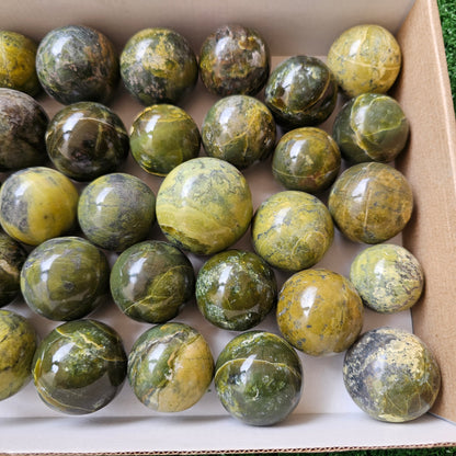 33 pc green serpentine spheres