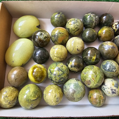 32 pc green serpentine spheres & palms