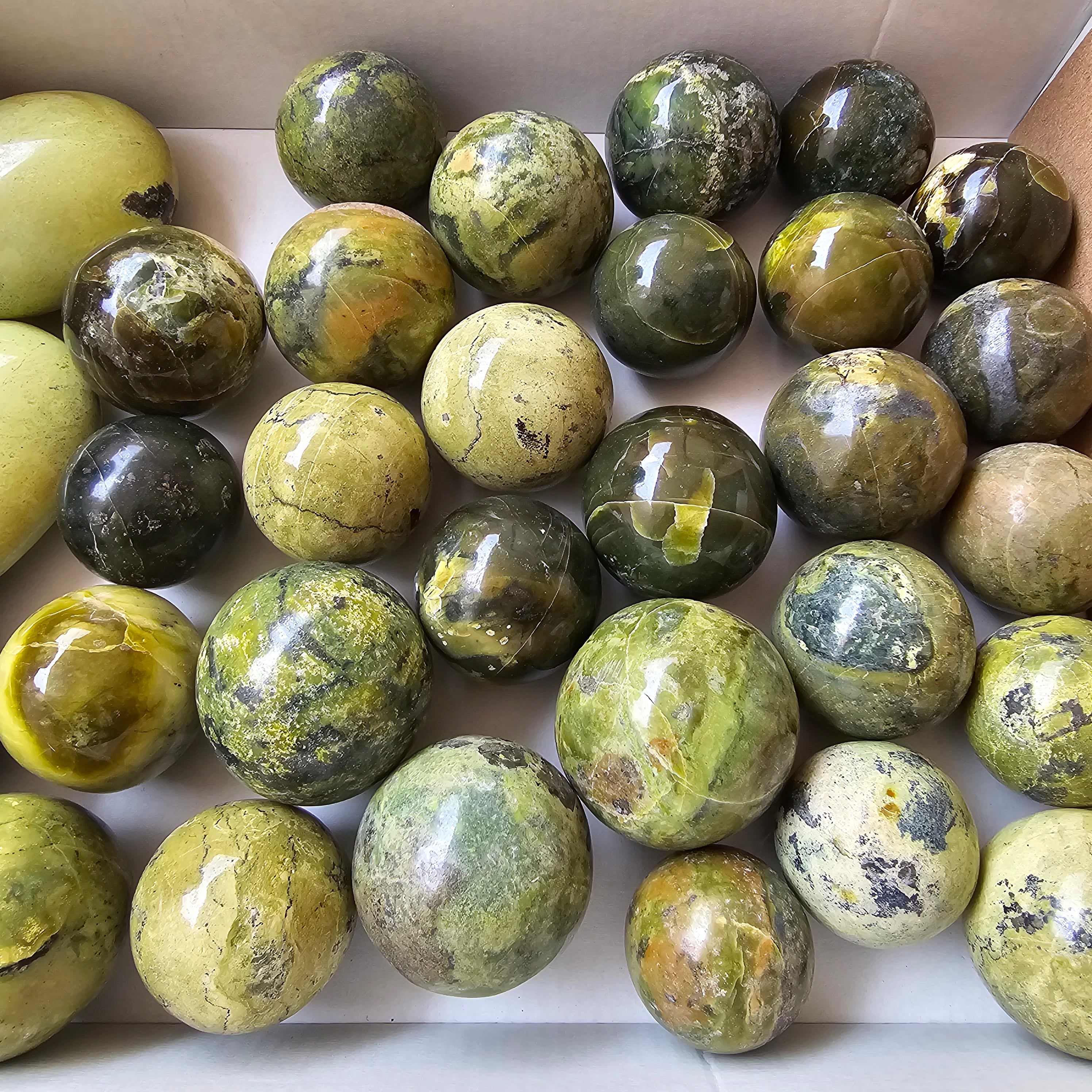 32 pc green serpentine spheres & palms