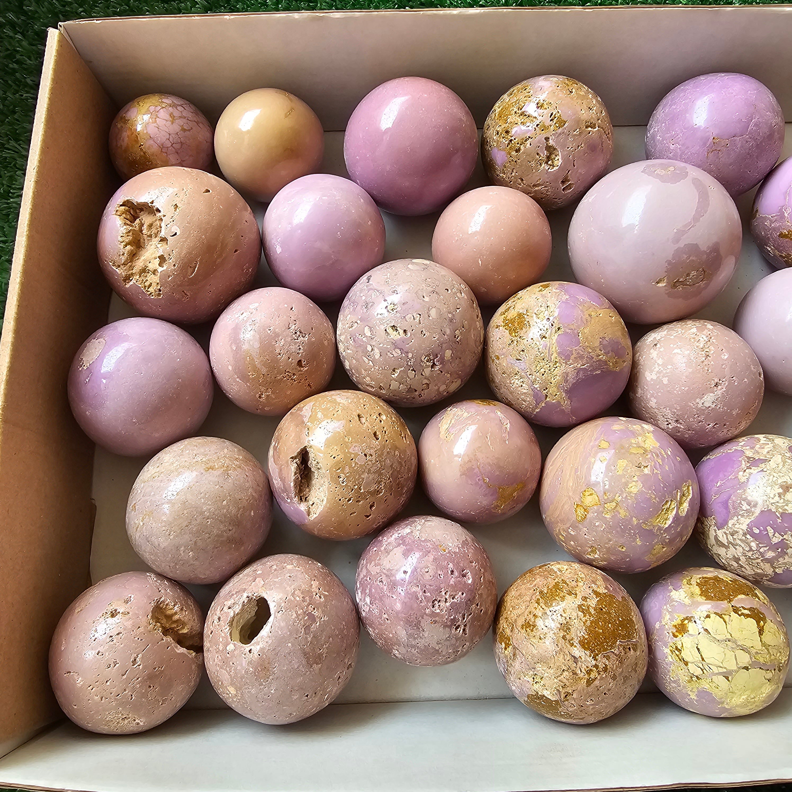 28 pc phosphosiderite spheres