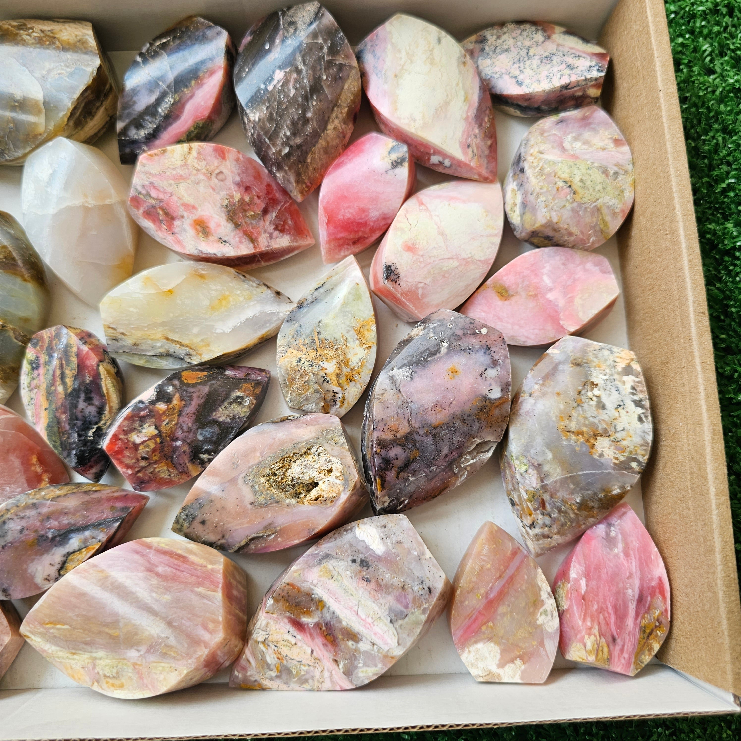 31 pc blue opal & strawberry pink opal flames