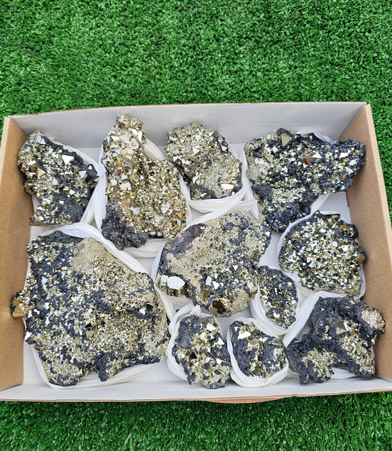 11 pc pyrite octahedral with sphalerite