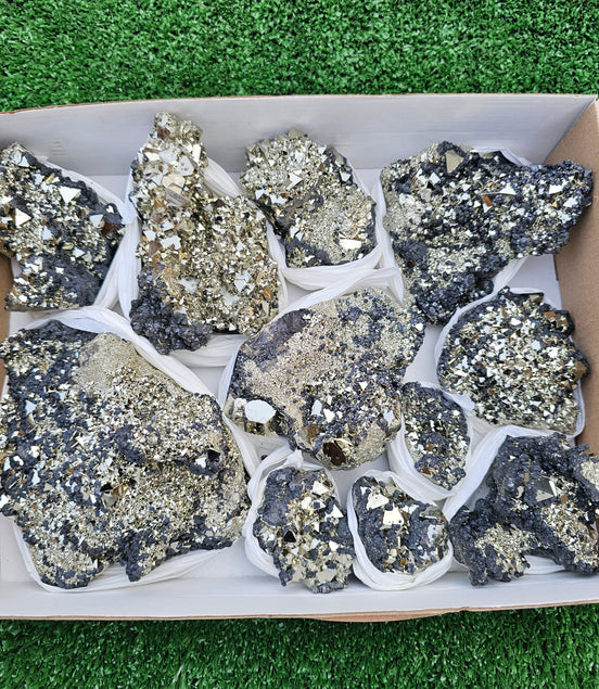 11 pc pyrite octahedral with sphalerite