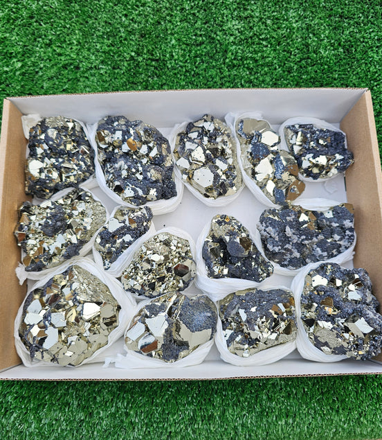 14 pc pyrite octahedral with sphalerite