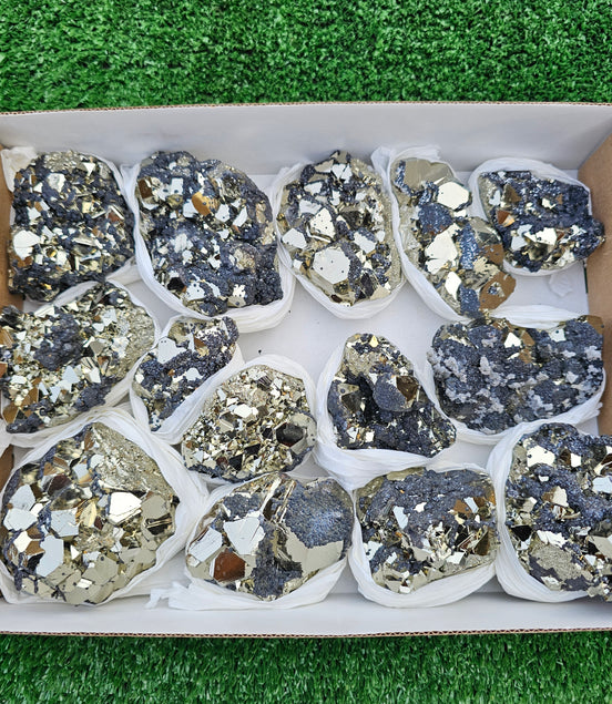 14 pc pyrite octahedral with sphalerite