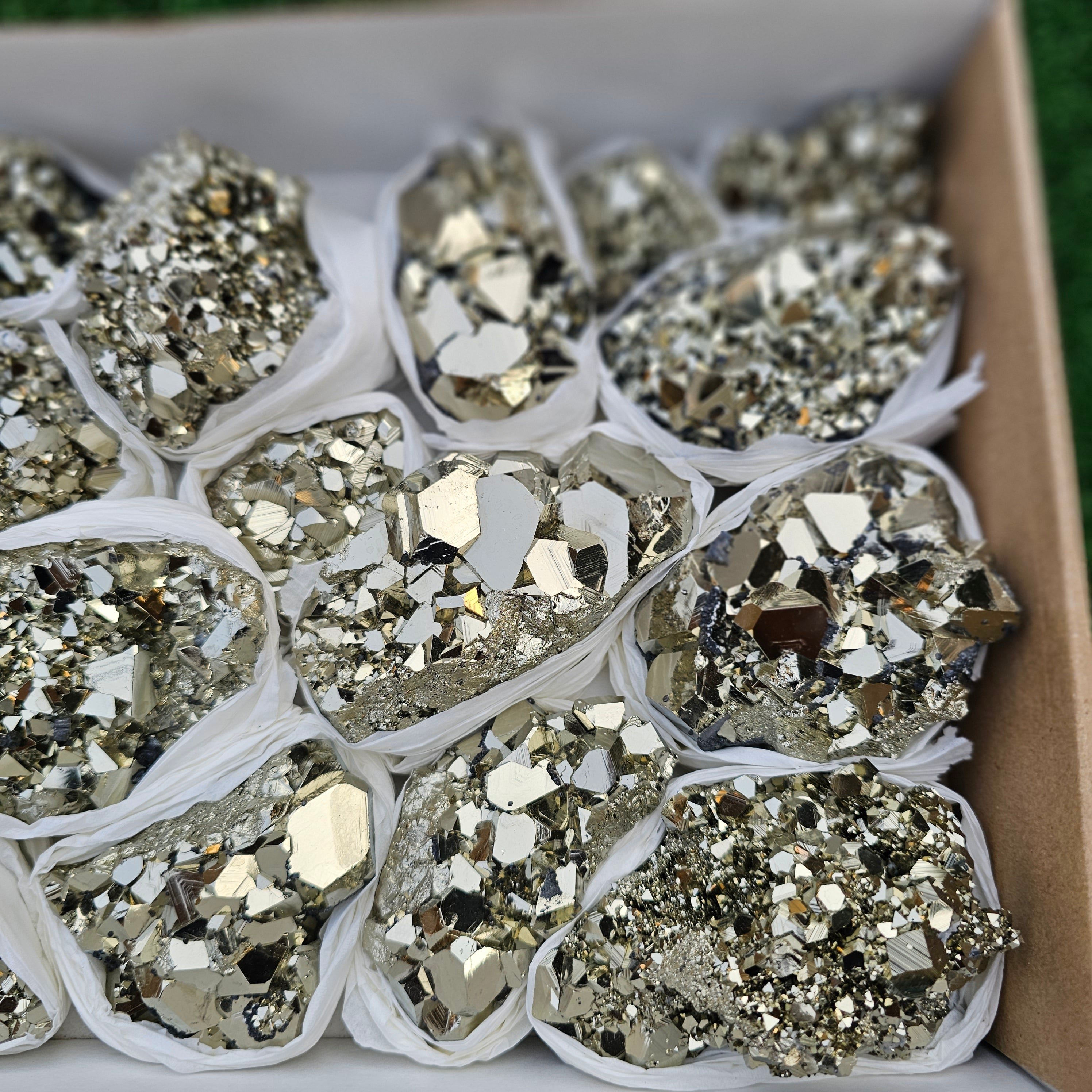 16 pc pyrite octahedral with sphalerite