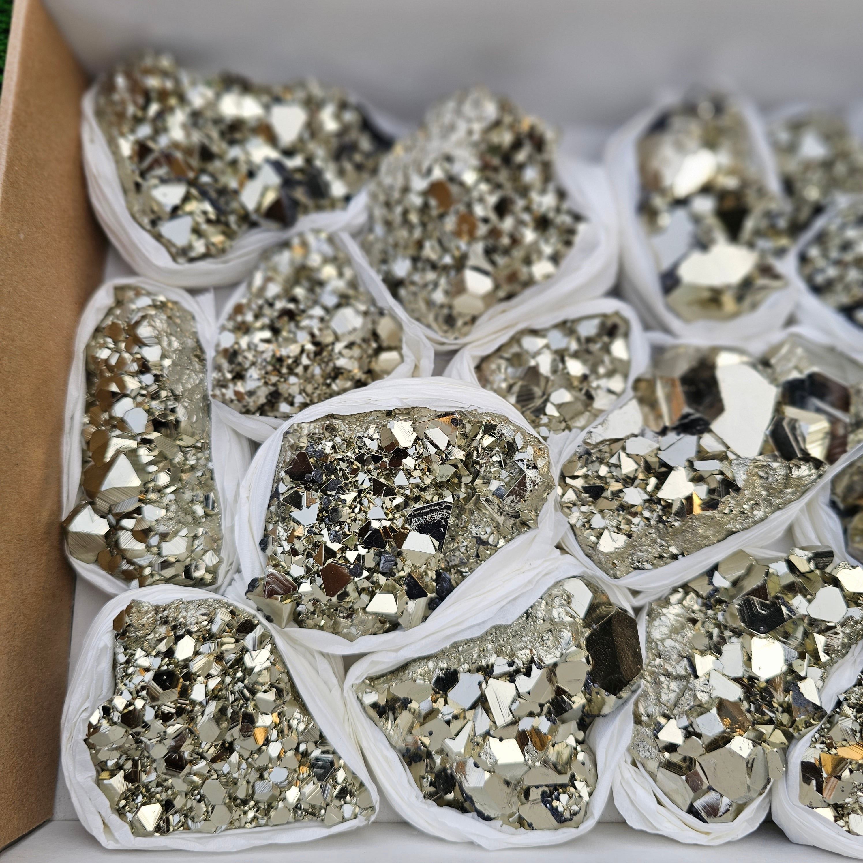 16 pc pyrite octahedral with sphalerite