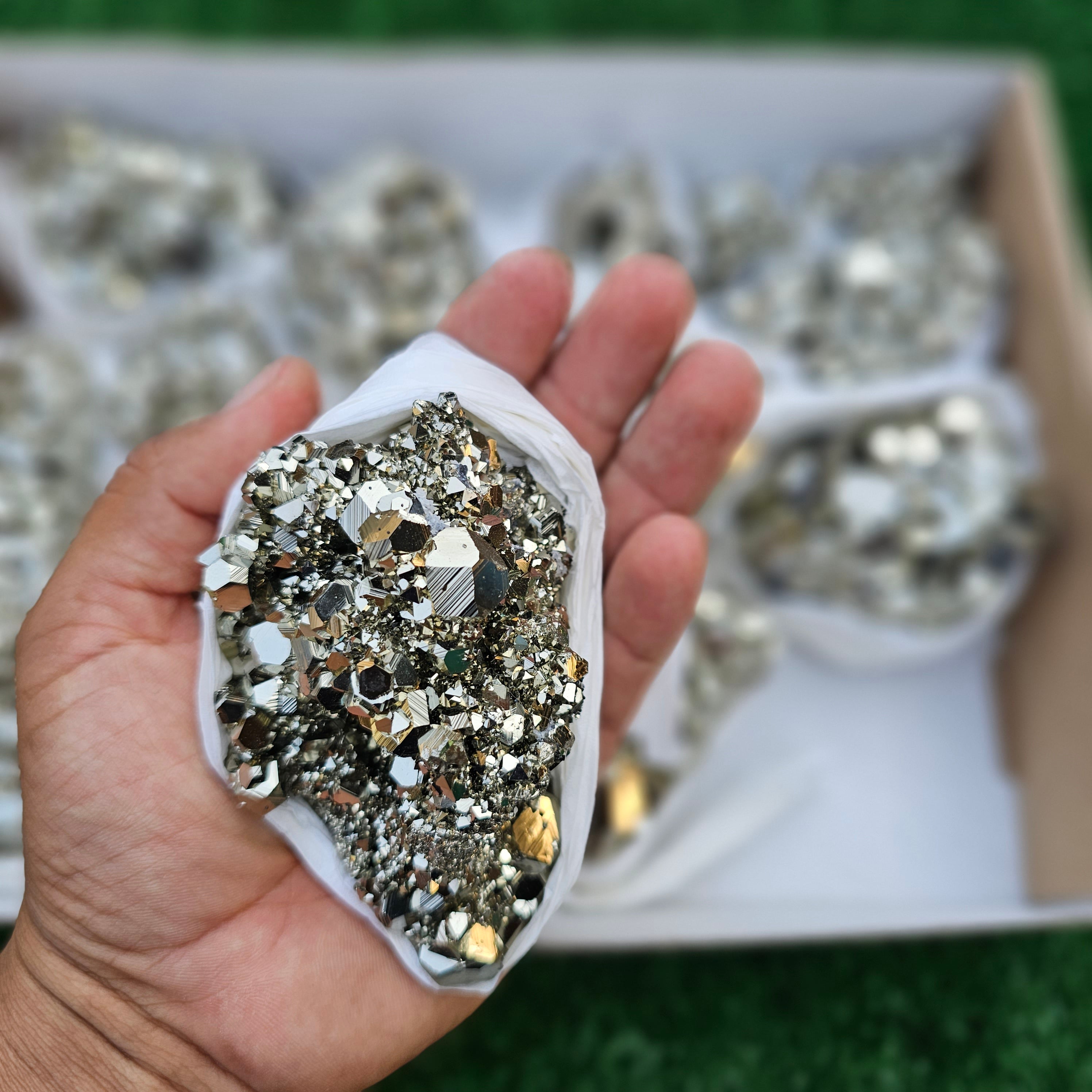 16 pc pyrite octahedral with sphalerite