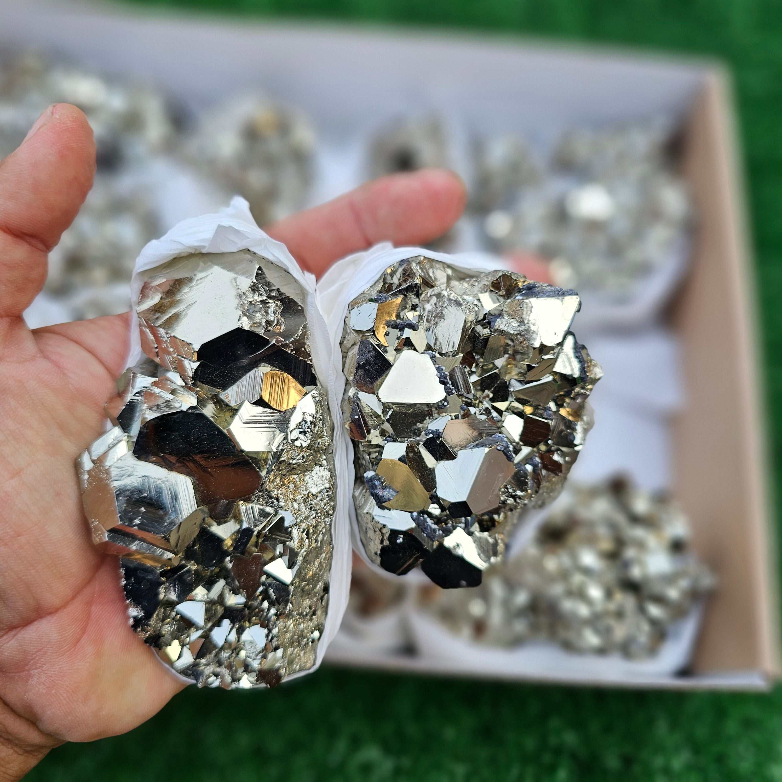 16 pc pyrite octahedral with sphalerite