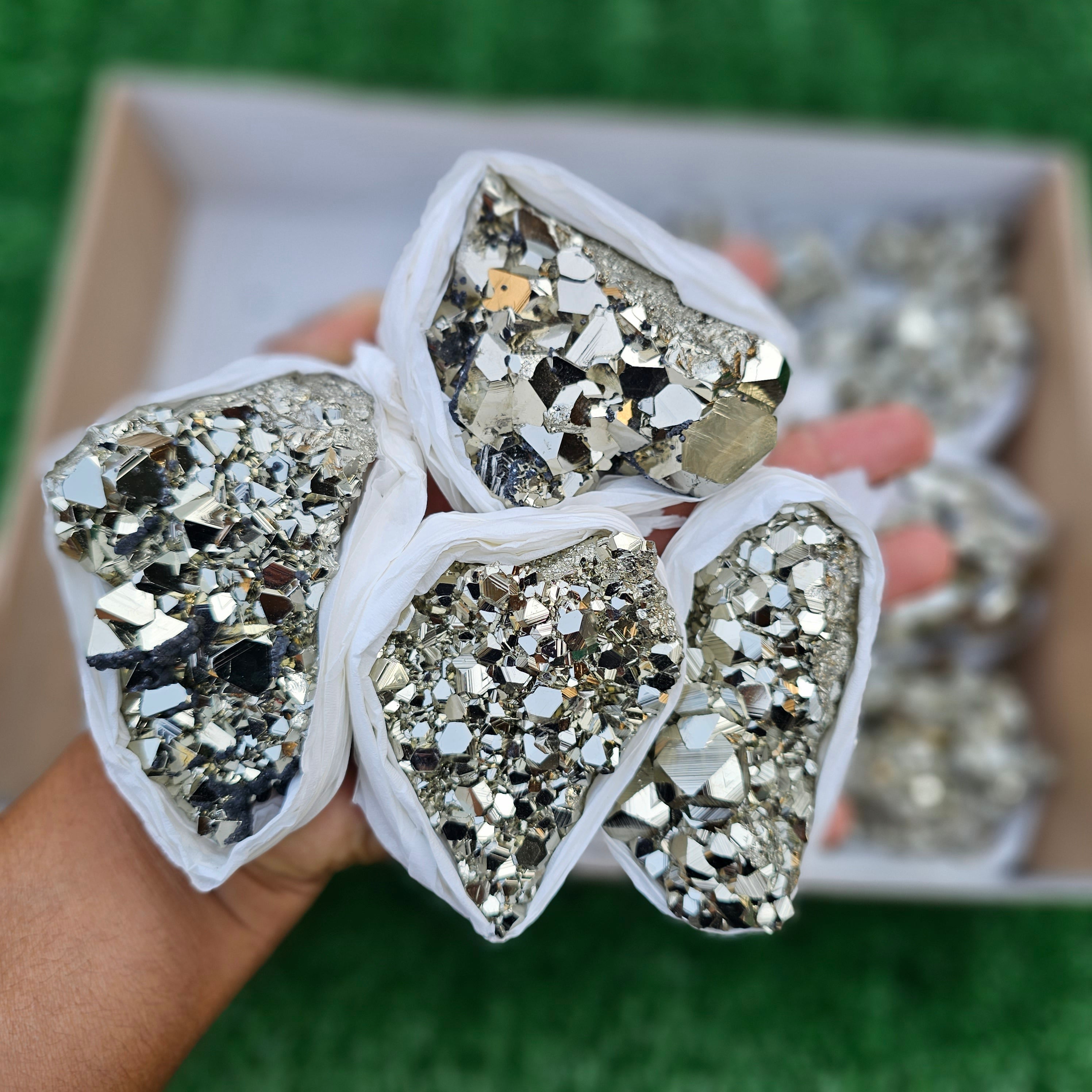 16 pc pyrite octahedral with sphalerite