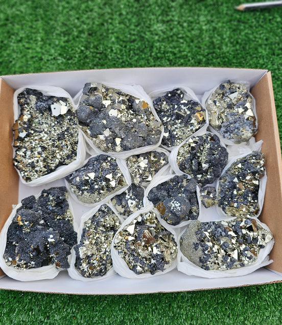14 pc pyrite octahedral with sphalerite