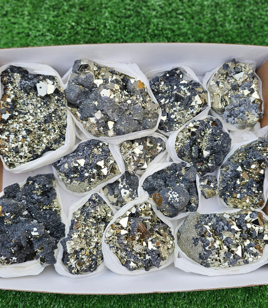 14 pc pyrite octahedral with sphalerite