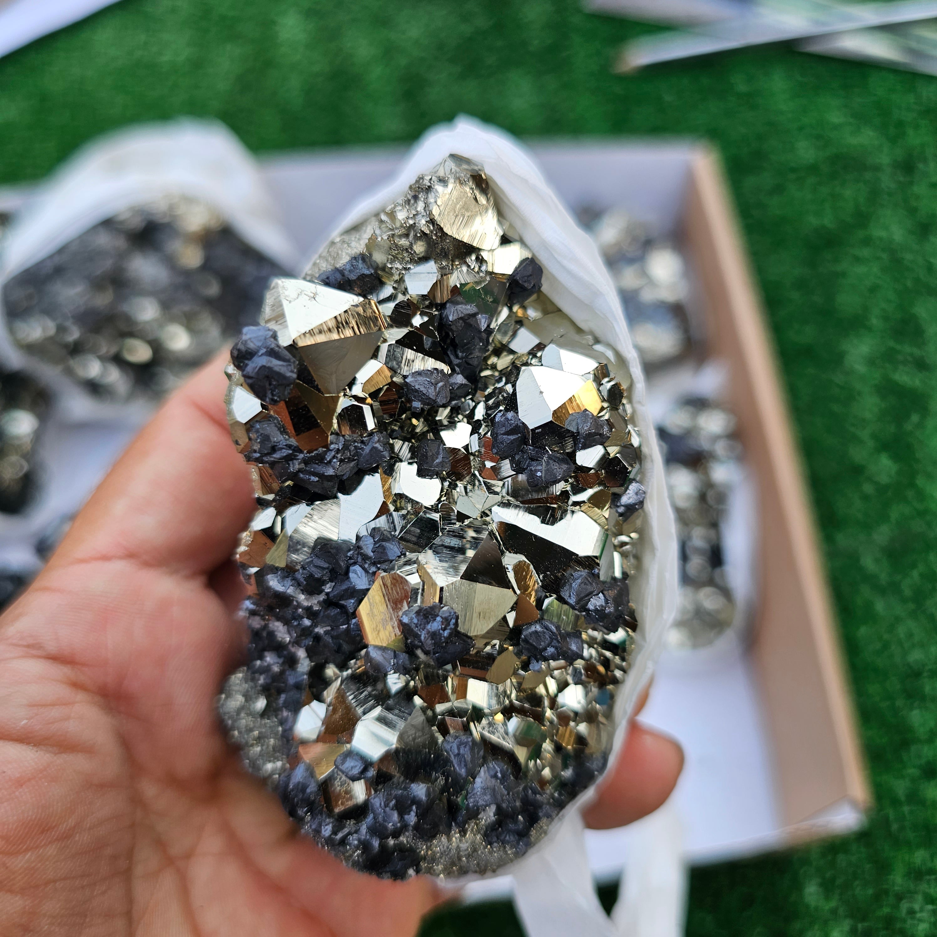 14 pc pyrite octahedral with sphalerite