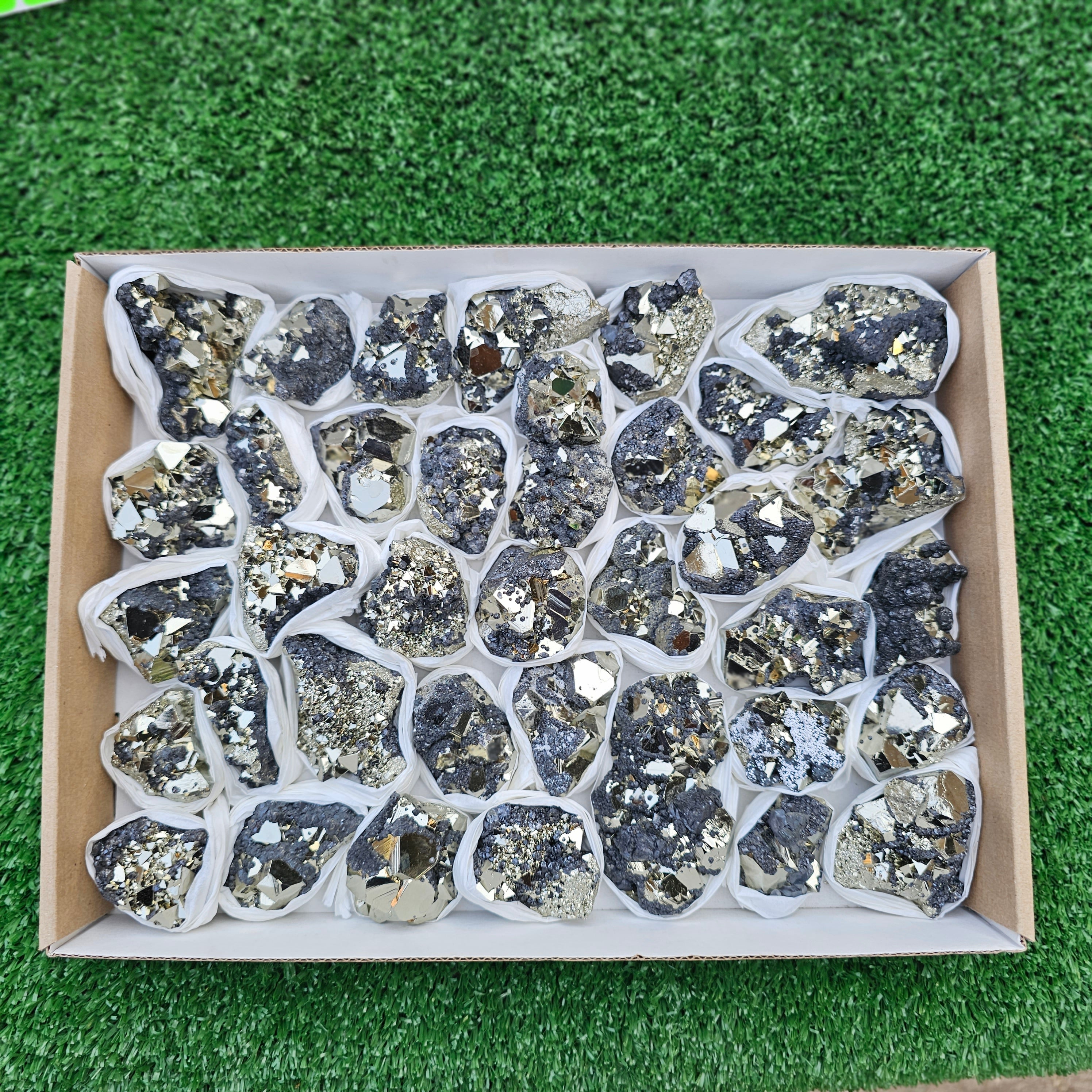 37 pc pyrite octahedral with sphalerite