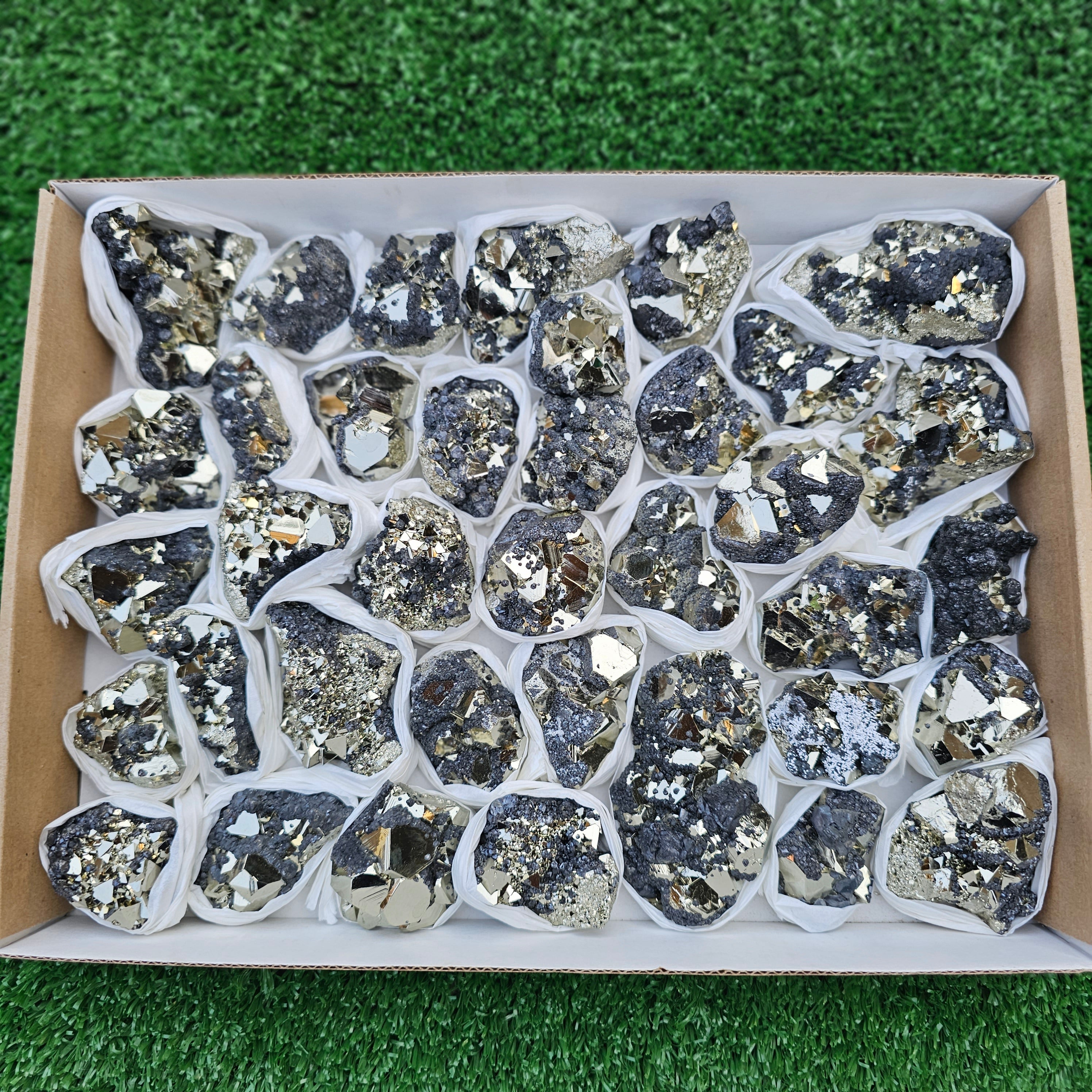 37 pc pyrite octahedral with sphalerite