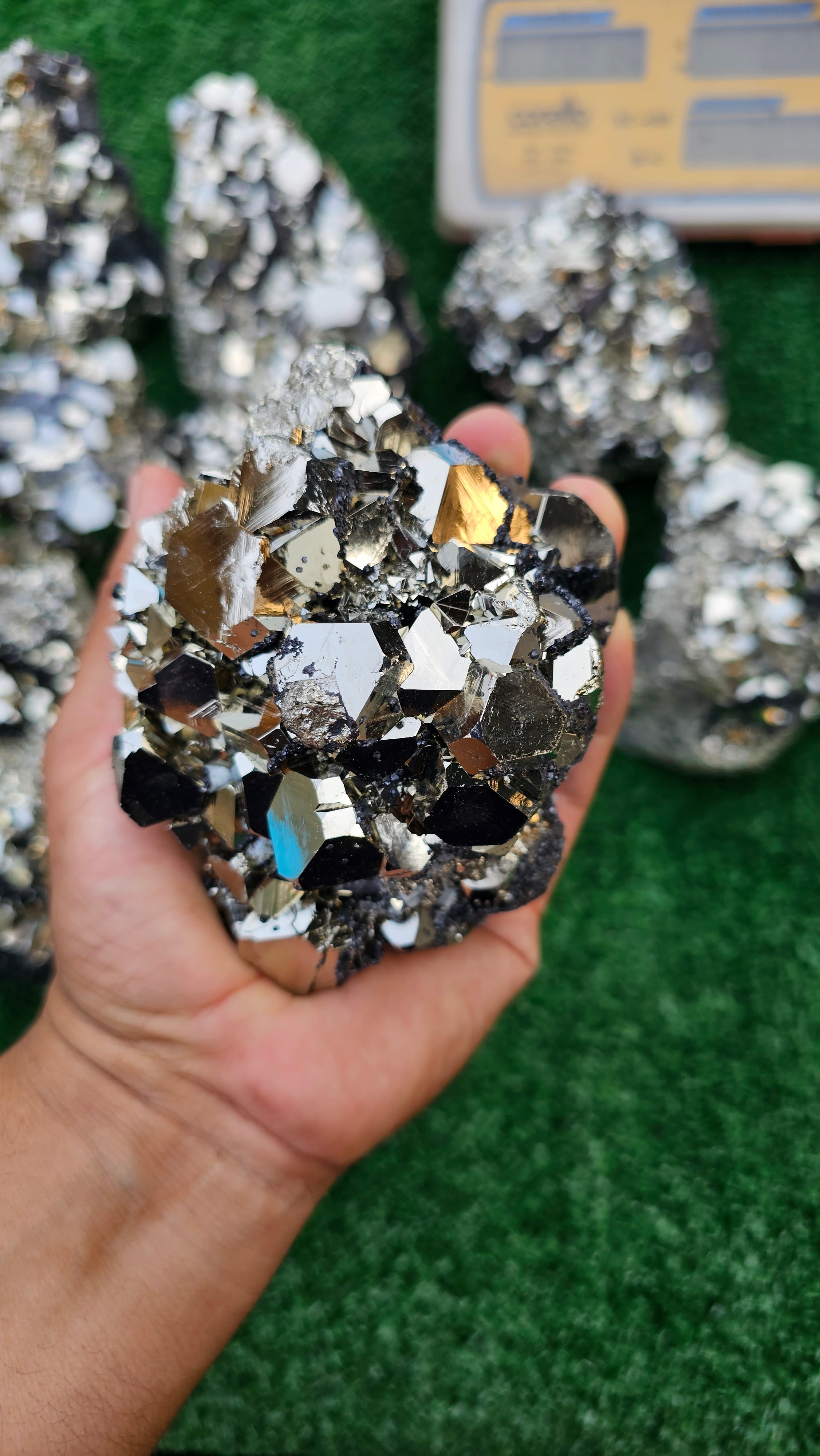 pyrite octahedral with sphalerite