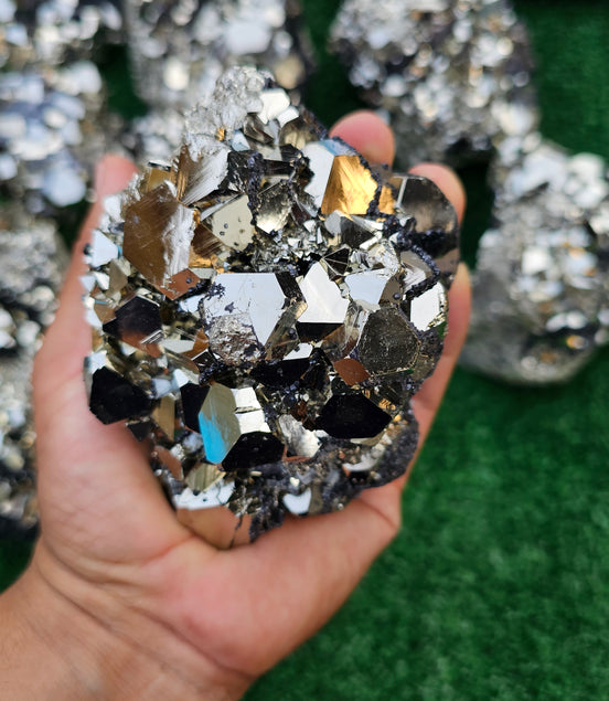pyrite octahedral with sphalerite