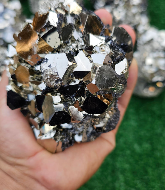 pyrite octahedral with sphalerite