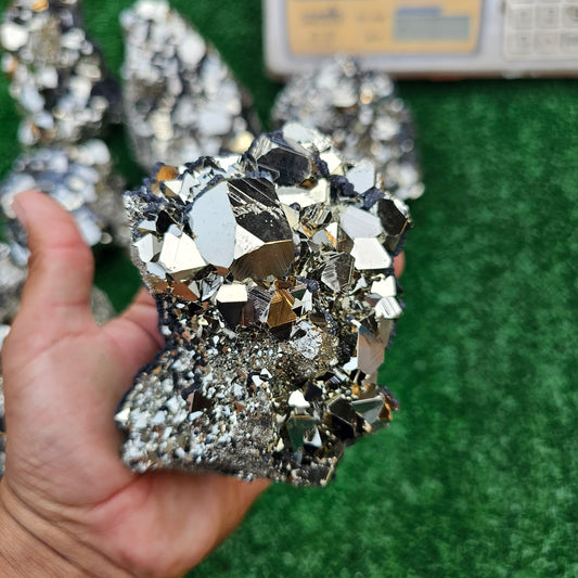 pyrite octahedral with sphalerite