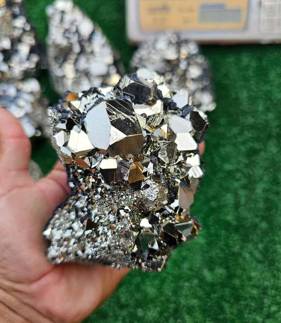 pyrite octahedral with sphalerite