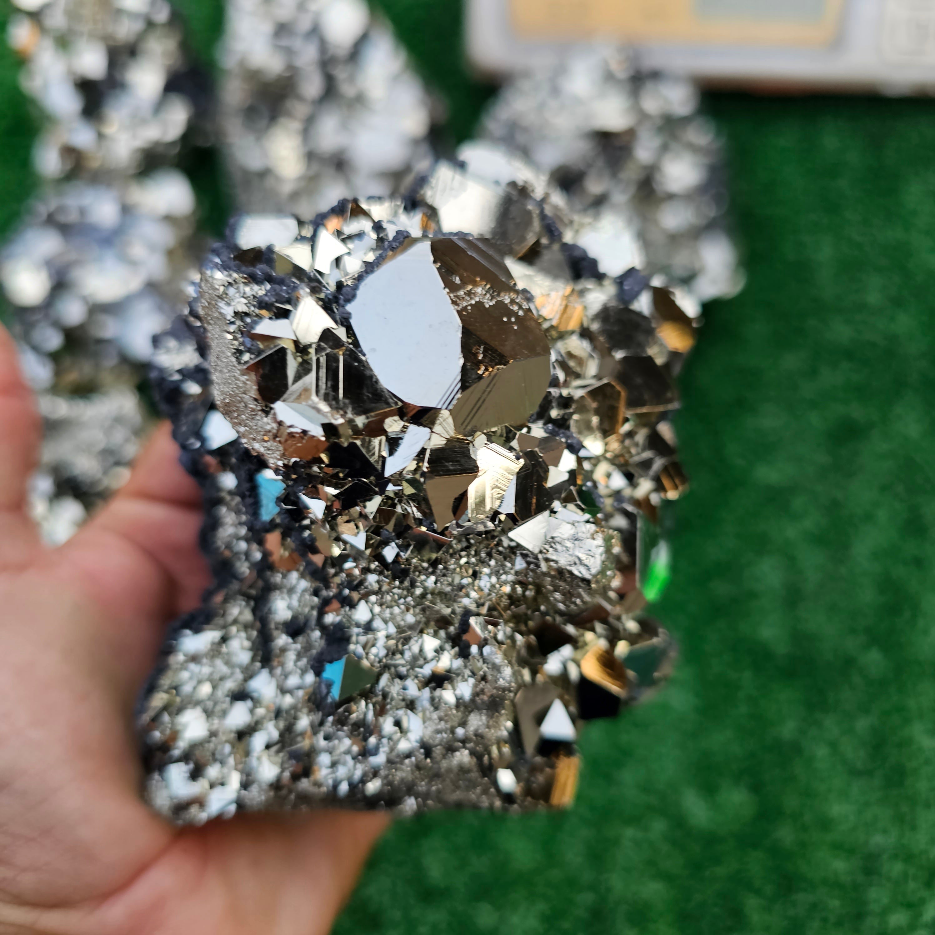 pyrite octahedral with sphalerite