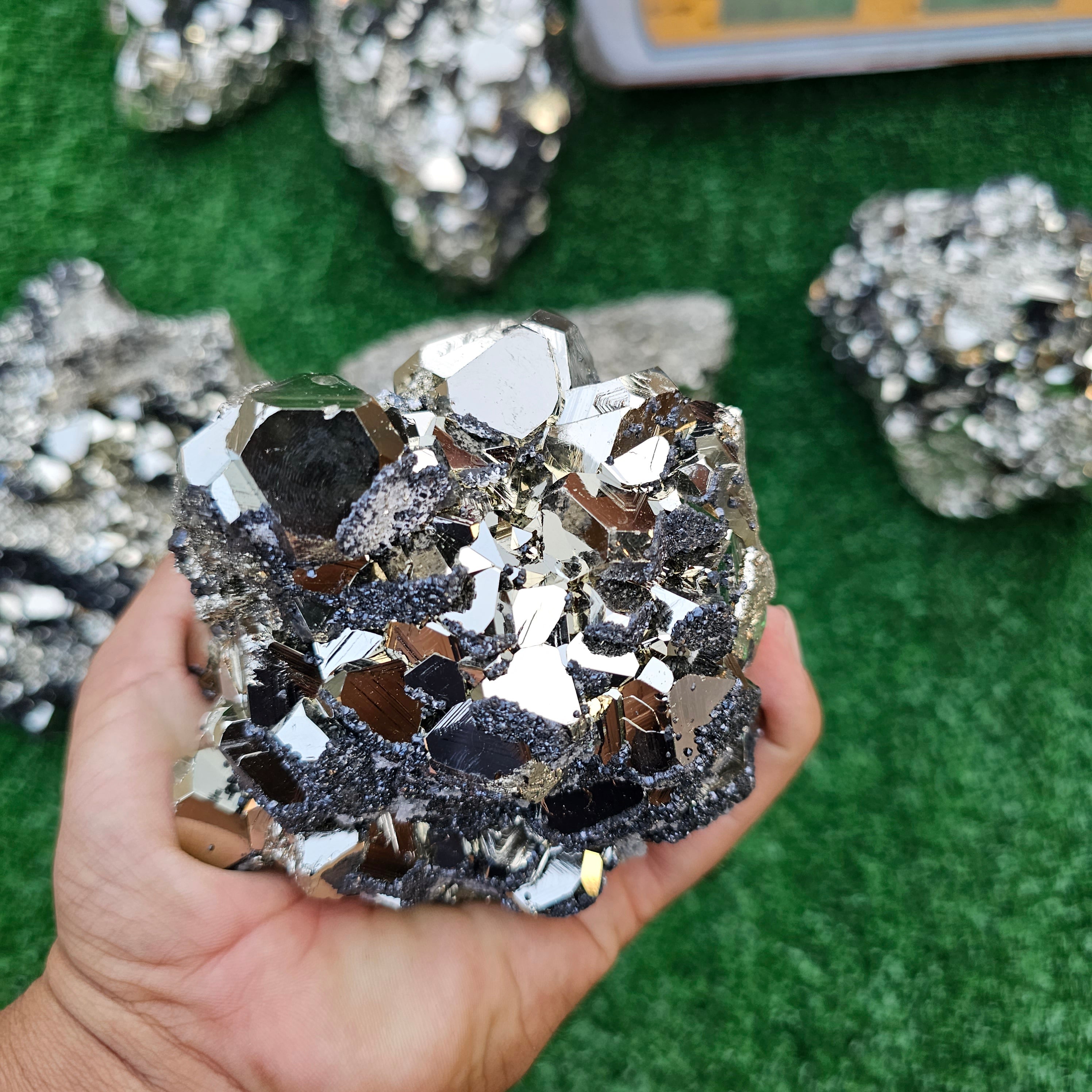 pyrite octahedral with sphalerite