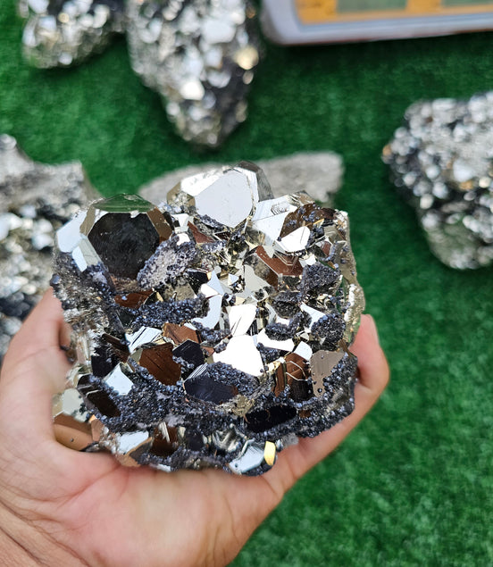pyrite octahedral with sphalerite