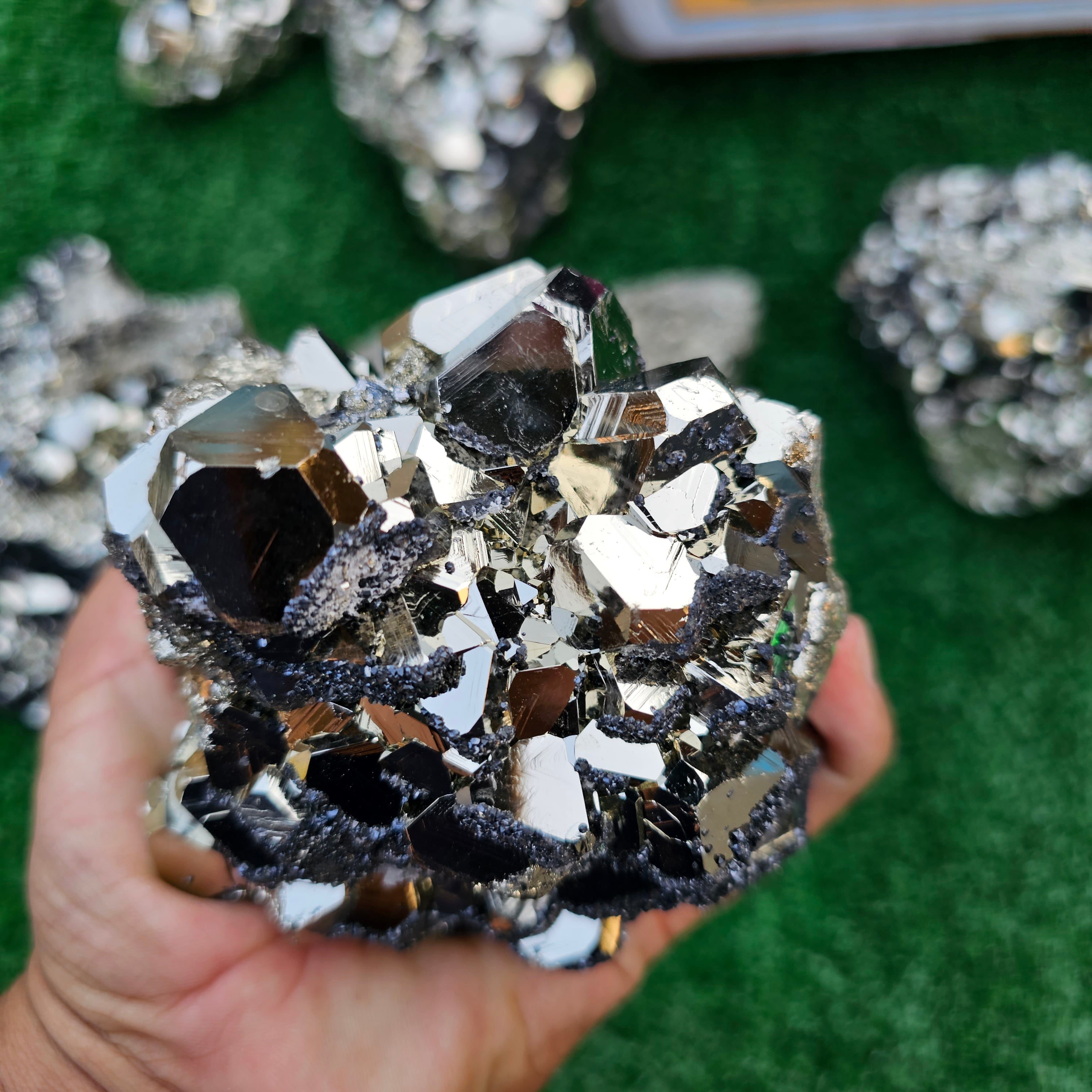 pyrite octahedral with sphalerite