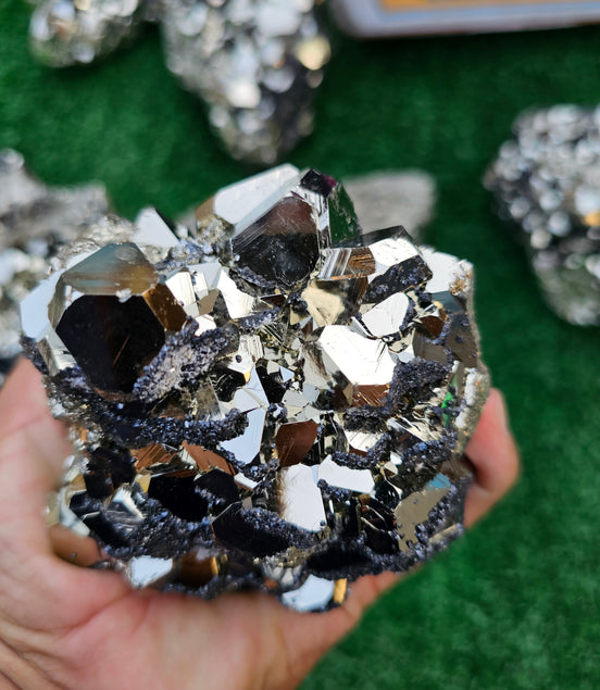 pyrite octahedral with sphalerite