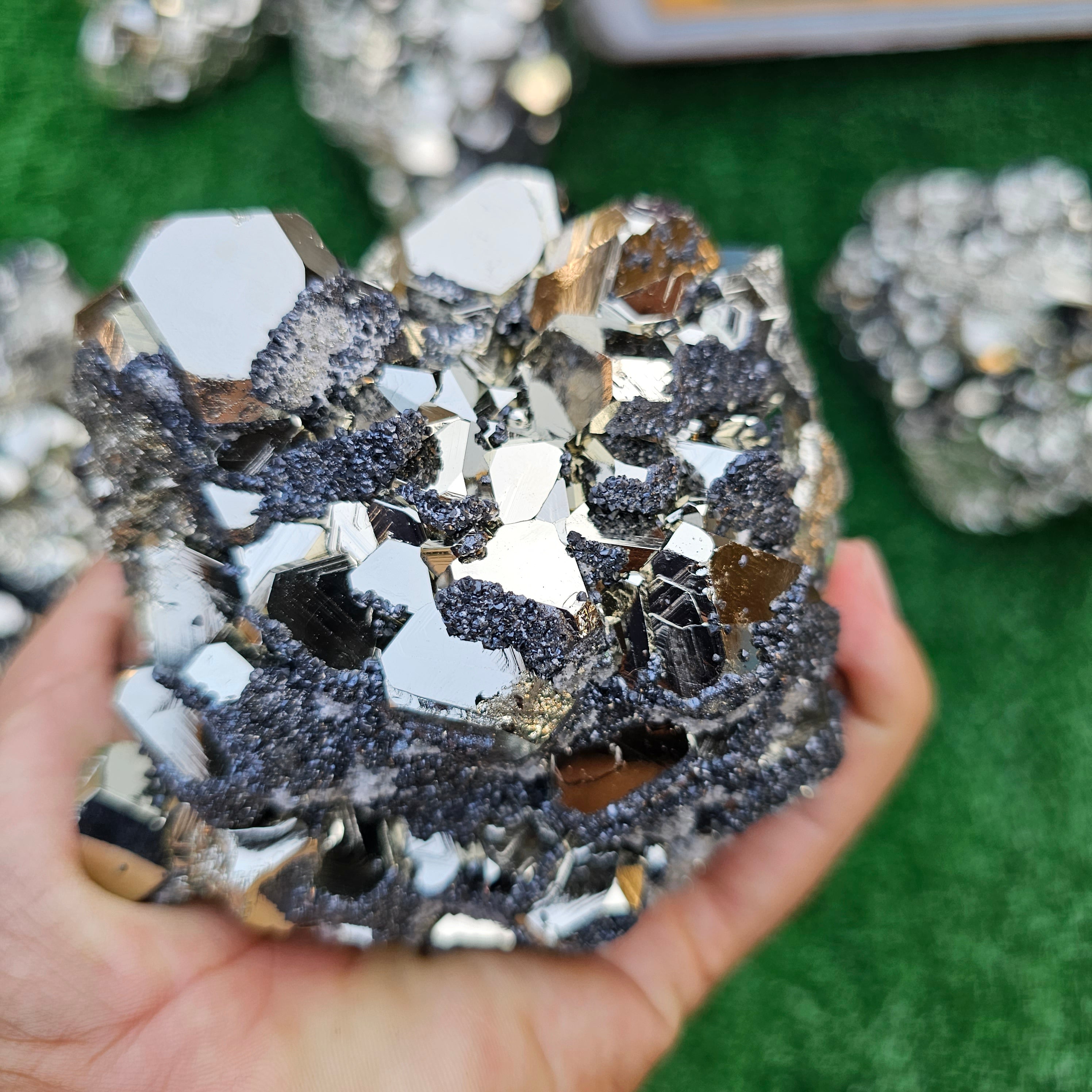 pyrite octahedral with sphalerite