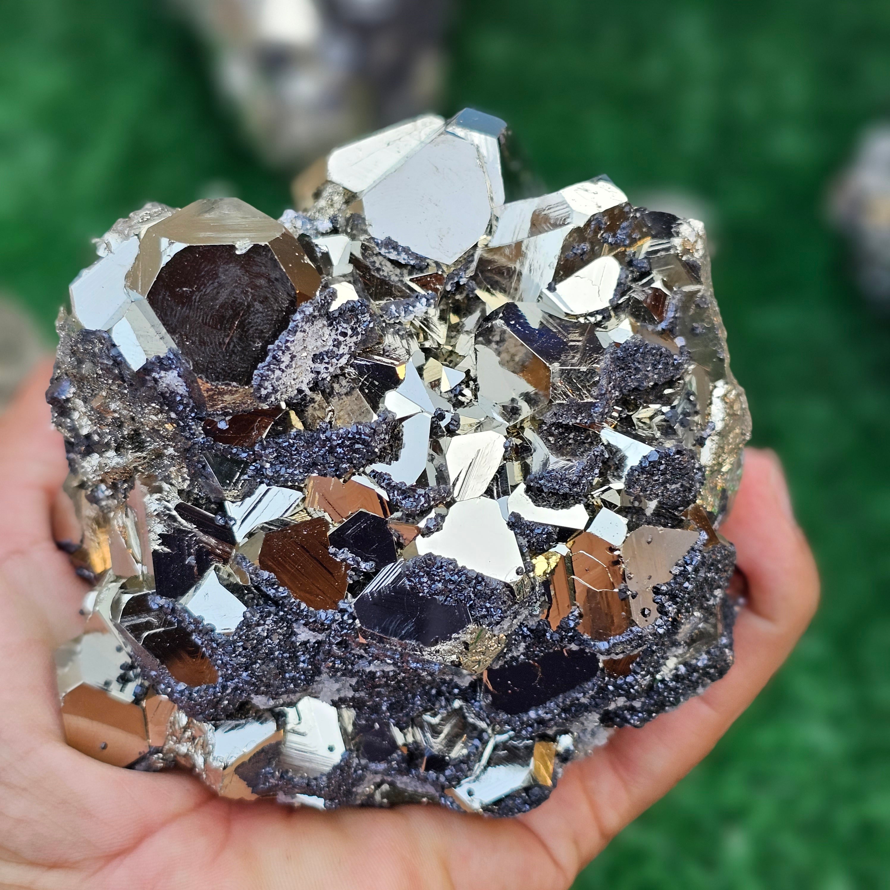 pyrite octahedral with sphalerite