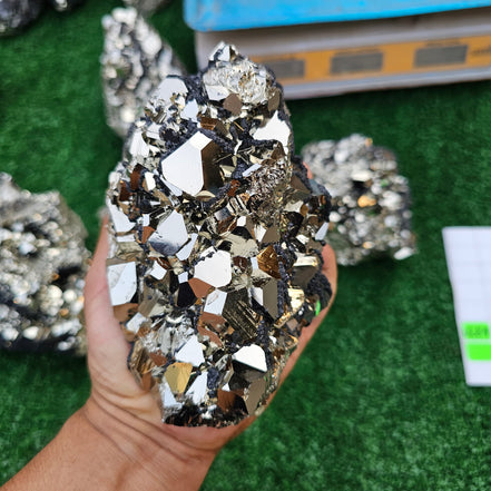 pyrite octahedral with sphalerite