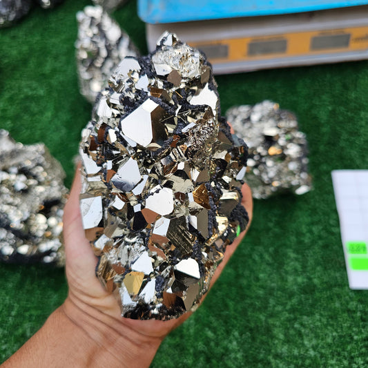 pyrite octahedral with sphalerite