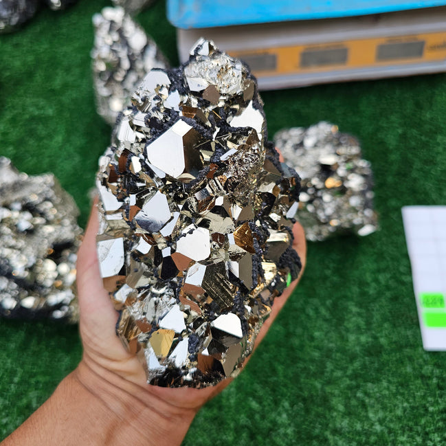 pyrite octahedral with sphalerite