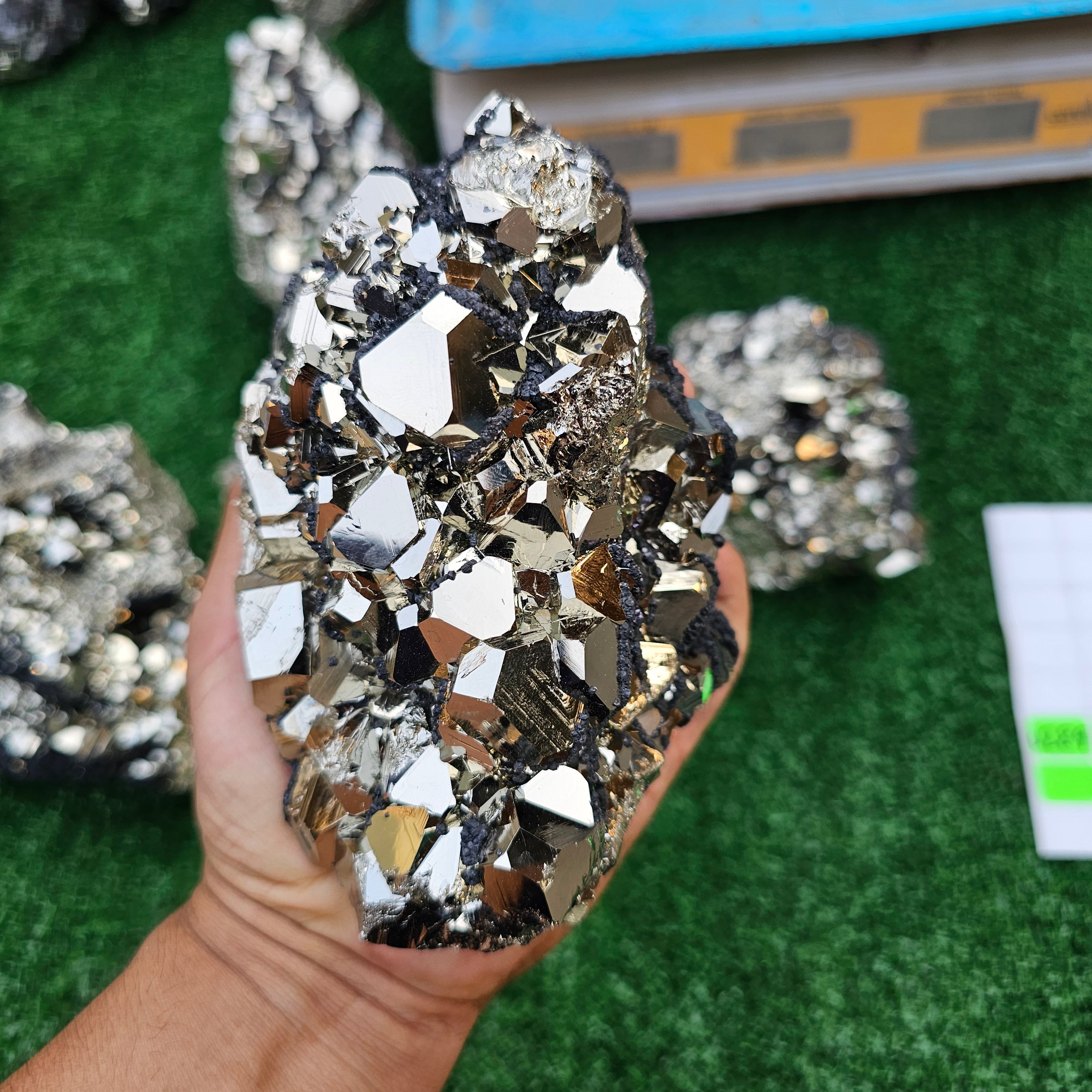 pyrite octahedral with sphalerite