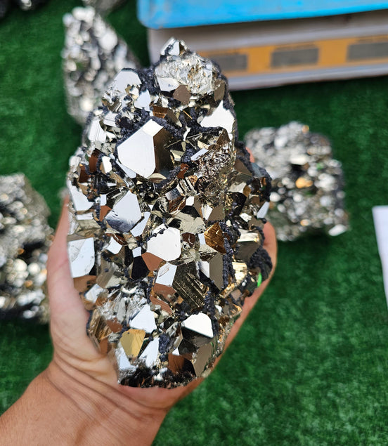 pyrite octahedral with sphalerite