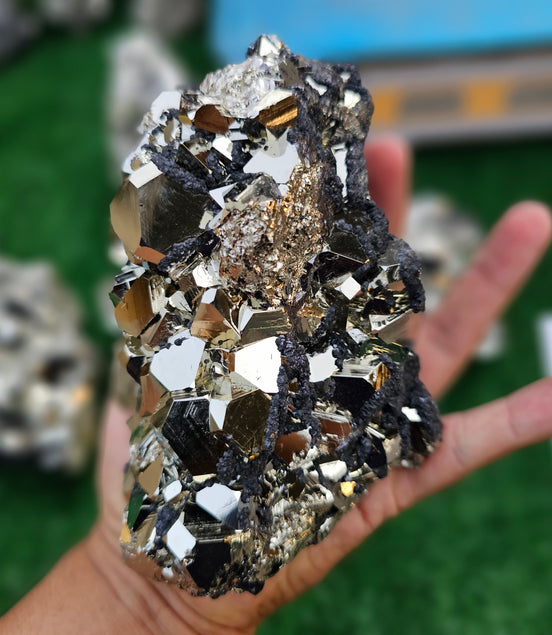 pyrite octahedral with sphalerite