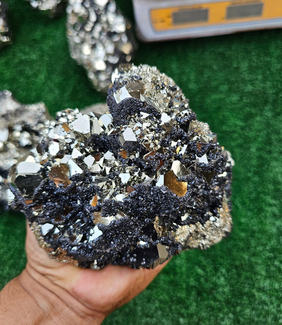 pyrite octahedral with sphalerite