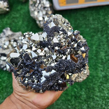 pyrite octahedral with sphalerite
