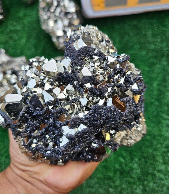 pyrite octahedral with sphalerite